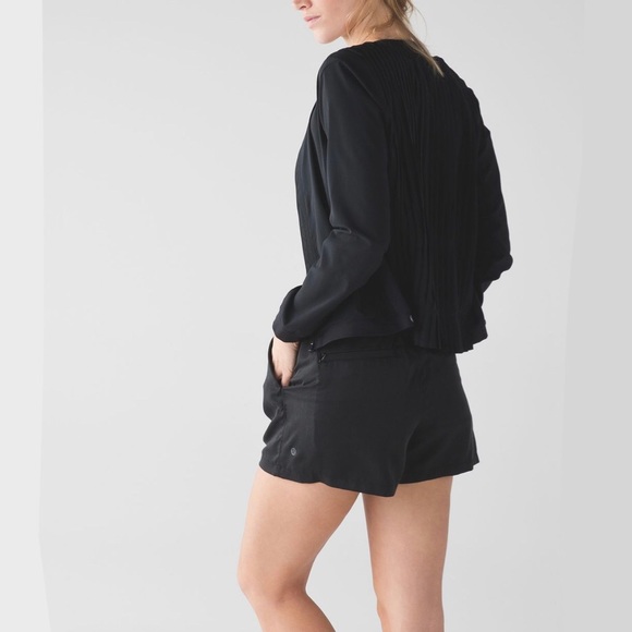 Lululemon &go Keepsake Short in Black - Picture 4 of 8
